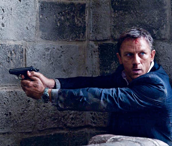 飾演特工007的丹尼爾·克雷格佩戴著海馬系列海洋宇宙600米同軸天文臺表