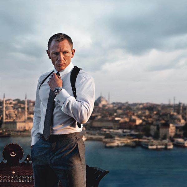 在電影《007大破天幕危機(jī)》（Skyfall）中，飾演特工007的丹尼爾·克雷格佩戴歐米茄腕表出鏡